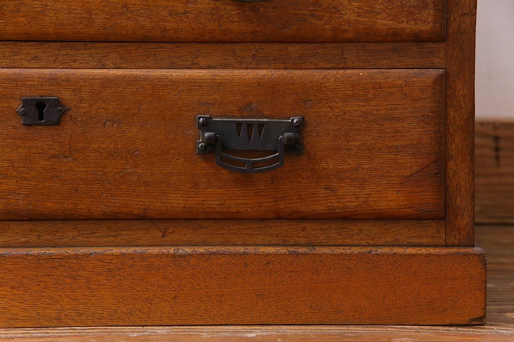 アンティーク家具　和製アンティーク　タモ材　細かな木目と風合いに味わいがある小振りな引き出し(小物収納)