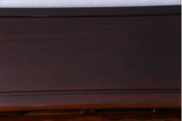 ビンテージ　民芸家具　カリン材　梅の木と小鳥の彫刻の飾り棚(茶棚、収納棚、花梨材)