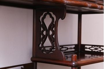 ビンテージ　民芸家具　カリン材　梅の木と小鳥の彫刻の飾り棚(茶棚、収納棚、花梨材)