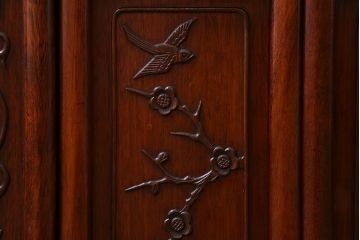 ビンテージ　民芸家具　カリン材　梅の木と小鳥の彫刻の飾り棚(茶棚、収納棚、花梨材)