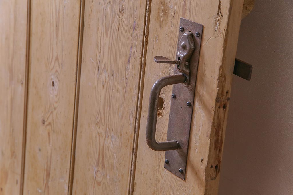 フランスアンティーク　素朴な佇まいが雰囲気のあるコテージドア(木製ドア、ディスプレイ、扉)