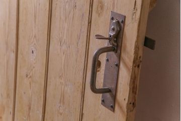 フランスアンティーク　素朴な佇まいが雰囲気のあるコテージドア(木製ドア、ディスプレイ、扉)