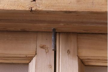 アンティーク雑貨　フランスアンティーク　グレモン錠　素朴でシャビーな木肌がお洒落なヴォレー付きの窓枠(ルーバー、雨戸、サッシ)