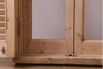 アンティーク雑貨　フランスアンティーク　グレモン錠　素朴でシャビーな木肌がお洒落なヴォレー付きの窓枠(ルーバー、雨戸、サッシ)