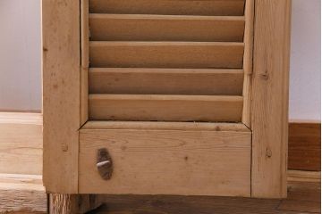 アンティーク雑貨　フランスアンティーク　グレモン錠　素朴でシャビーな木肌がお洒落なヴォレー付きの窓枠(ルーバー、雨戸、サッシ)