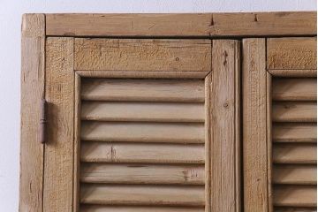 アンティーク雑貨　フランスアンティーク　グレモン錠　素朴でシャビーな木肌がお洒落なヴォレー付きの窓枠(ルーバー、雨戸、サッシ)