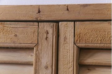 アンティーク雑貨　フランスアンティーク　グレモン錠　素朴でシャビーな木肌がお洒落なヴォレー付きの窓枠(ルーバー、雨戸、サッシ)