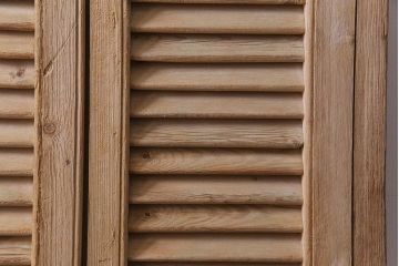 アンティーク雑貨　フランスアンティーク　グレモン錠　素朴でシャビーな木肌がお洒落なヴォレー付きの窓枠(ルーバー、雨戸、サッシ)