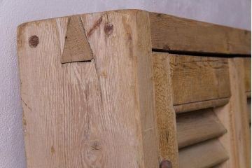 アンティーク雑貨　フランスアンティーク　グレモン錠　素朴でシャビーな木肌がお洒落なヴォレー付きの窓枠(ルーバー、雨戸、サッシ)