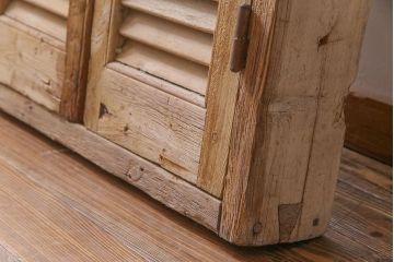 アンティーク雑貨　フランスアンティーク　グレモン錠　素朴でシャビーな木肌がお洒落なヴォレー付きの窓枠(ルーバー、雨戸、サッシ)