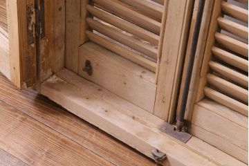 アンティーク雑貨　フランスアンティーク　グレモン錠　素朴でシャビーな木肌がお洒落なヴォレー付きの窓枠(ルーバー、雨戸、サッシ)