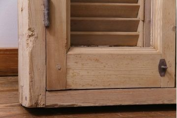 アンティーク雑貨　フランスアンティーク　グレモン錠　素朴でシャビーな木肌がお洒落なヴォレー付きの窓枠(ルーバー、雨戸、サッシ)