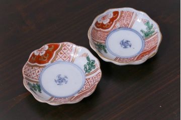 古民具・骨董　色絵染付　異なる紋様が可愛らしい豆皿2枚セット(小皿)