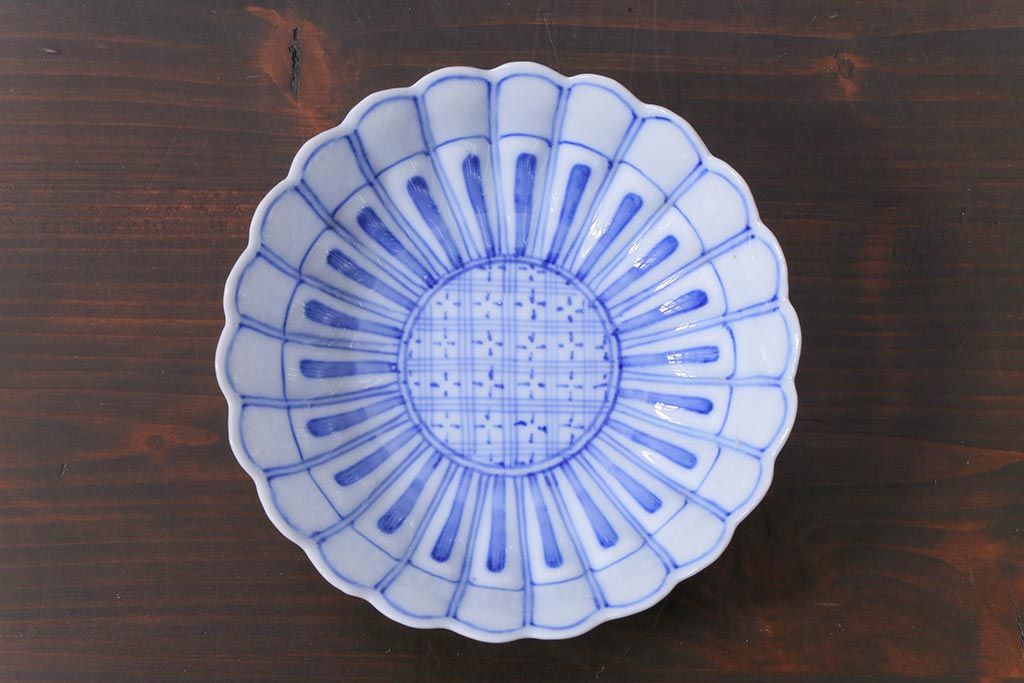 和製アンティーク　江戸期　染付　花の形が魅力的な菊図小鉢(向付、小皿、深皿)2枚セット