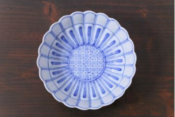 和製アンティーク　江戸期　染付　花の形が魅力的な菊図小鉢(向付、小皿、深皿)2枚セット