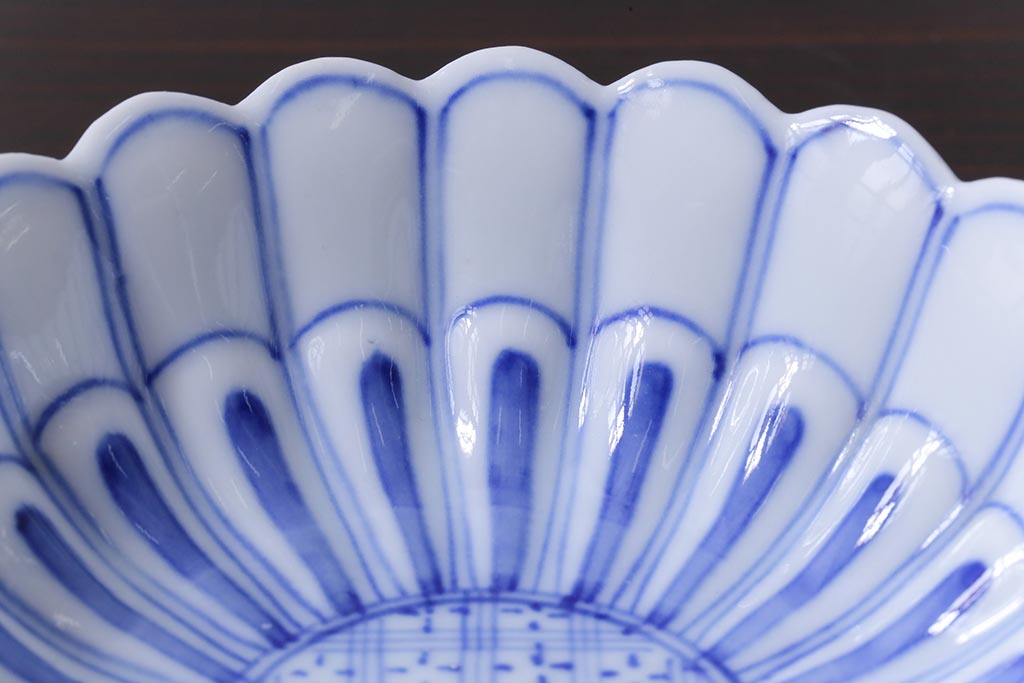 和製アンティーク　江戸期　染付　花の形が魅力的な菊図小鉢(向付、小皿、深皿)2枚セット