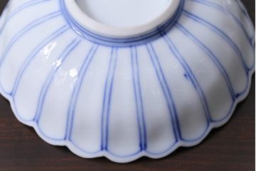 和製アンティーク　江戸期　染付　花の形が魅力的な菊図小鉢(向付、小皿、深皿)2枚セット