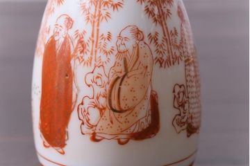 和製アンティーク　九谷焼　赤絵金彩　鮮やかな色と繊細なタッチの徳利(酒入れ、酒器、和食器)2個セット