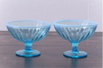 アンティーク雑貨　昭和レトロ　爽やかな色味の乳白暈し氷コップ2個セット(プレスガラス)(1)