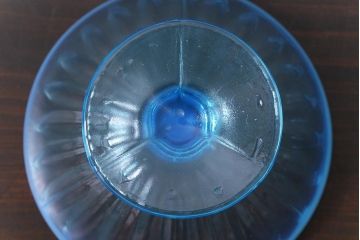 アンティーク雑貨　昭和レトロ　爽やかな色味の乳白暈し氷コップ2個セット(プレスガラス)(2)