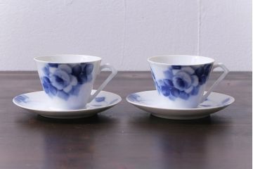 昭和レトロ　戦前　倉知陶器　青いバラがエレガントなカップ&ソーサー2客セット(洋食器)(1)