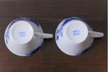 昭和レトロ　戦前　倉知陶器　青いバラがエレガントなカップ&ソーサー2客セット(洋食器)(1)