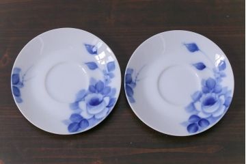 昭和レトロ　戦前　倉知陶器　青いバラがエレガントなカップ&ソーサー2客セット(洋食器)(1)