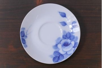 昭和レトロ　戦前　倉知陶器　青いバラがエレガントなカップ&ソーサー2客セット(洋食器)(1)