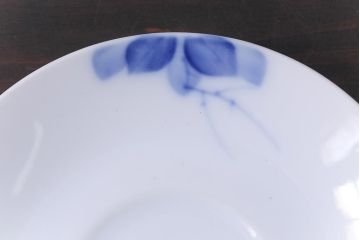 昭和レトロ　戦前　倉知陶器　青いバラがエレガントなカップ&ソーサー2客セット(洋食器)(1)