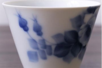 昭和レトロ　戦前　倉知陶器　青いバラがエレガントなカップ&ソーサー2客セット(洋食器)(2)