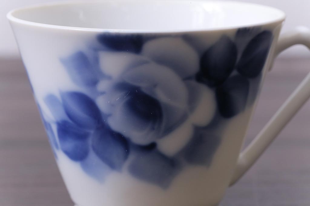 昭和レトロ　戦前　倉知陶器　青いバラがエレガントなカップ&ソーサー2客セット(洋食器)(2)