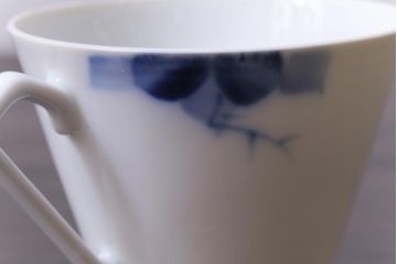 昭和レトロ　戦前　倉知陶器　青いバラがエレガントなカップ&ソーサー2客セット(洋食器)(2)