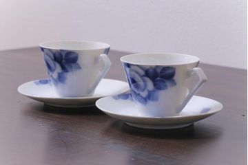 昭和レトロ　戦前　倉知陶器　青いバラがエレガントなカップ&ソーサー2客セット(洋食器)(2)