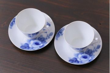 昭和レトロ　戦前　倉知陶器　青いバラがエレガントなカップ&ソーサー2客セット(洋食器)(2)