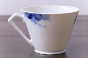 昭和レトロ　戦前　倉知陶器　青いバラがエレガントなカップ&ソーサー2客セット(洋食器)(3)