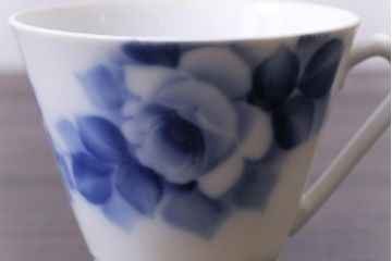 昭和レトロ　戦前　倉知陶器　青いバラがエレガントなカップ&ソーサー2客セット(洋食器)(3)