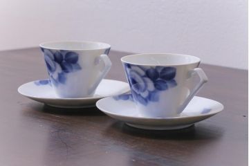 昭和レトロ　戦前　倉知陶器　青いバラがエレガントなカップ&ソーサー2客セット(洋食器)(3)
