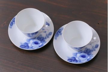 昭和レトロ　戦前　倉知陶器　青いバラがエレガントなカップ&ソーサー2客セット(洋食器)(3)