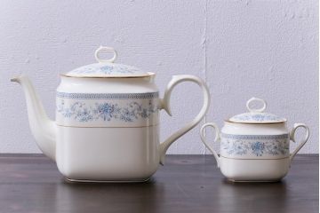 中古　ノリタケ(日陶、Noritake)　ブルーヒル(廃盤)　ティーポット&シュガーポットセット(洋食器)