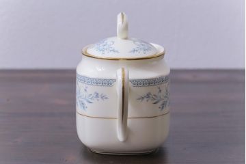 中古　ノリタケ(日陶、Noritake)　ブルーヒル(廃盤)　ティーポット&シュガーポットセット(洋食器)