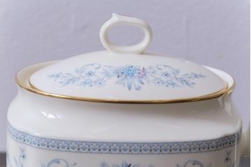 中古　ノリタケ(日陶、Noritake)　ブルーヒル(廃盤)　ティーポット&シュガーポットセット(洋食器)