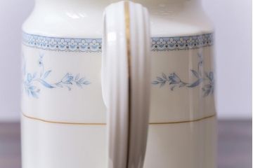 中古　ノリタケ(日陶、Noritake)　ブルーヒル(廃盤)　ティーポット&シュガーポットセット(洋食器)
