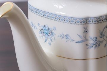 中古　ノリタケ(日陶、Noritake)　ブルーヒル(廃盤)　ティーポット&シュガーポットセット(洋食器)