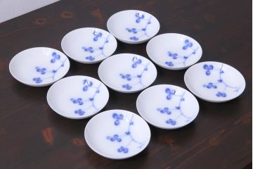 中古　大倉陶園(オークラ)　クローバの模様が可愛らしい小皿9枚セット(洋食器)