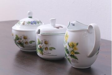 ROYAL WORCESTER(ロイヤルウースター)　WORCESTER　HERBS(ウースターハーブ)　ティーセット3点(シュガーポット、クリーマー)