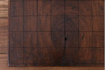 アンティーク雑貨　和製アンティーク　総ケヤキ材　極厚　味わい深い佇まいの将棋盤(花台、飾り台)