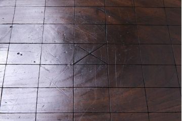 アンティーク雑貨　和製アンティーク　総ケヤキ材　極厚　味わい深い佇まいの将棋盤(花台、飾り台)
