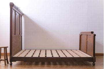 アンティーク家具　フランスアンティーク　花のレリーフが上品な雰囲気を醸し出す木製ベッドフレーム