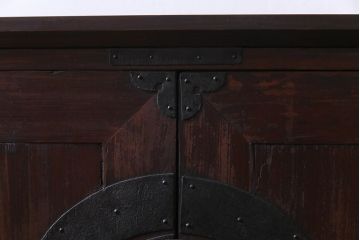 和製アンティーク　リメイク家具　前面ヒノキ材　重厚な雰囲気漂う脚付き箪笥サイドボード(収納棚、時代箪笥)