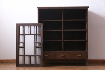 ラフジュ工房オリジナル　古建具リメイク　木の味わいが魅力的な鉄脚付き戸棚(収納棚)